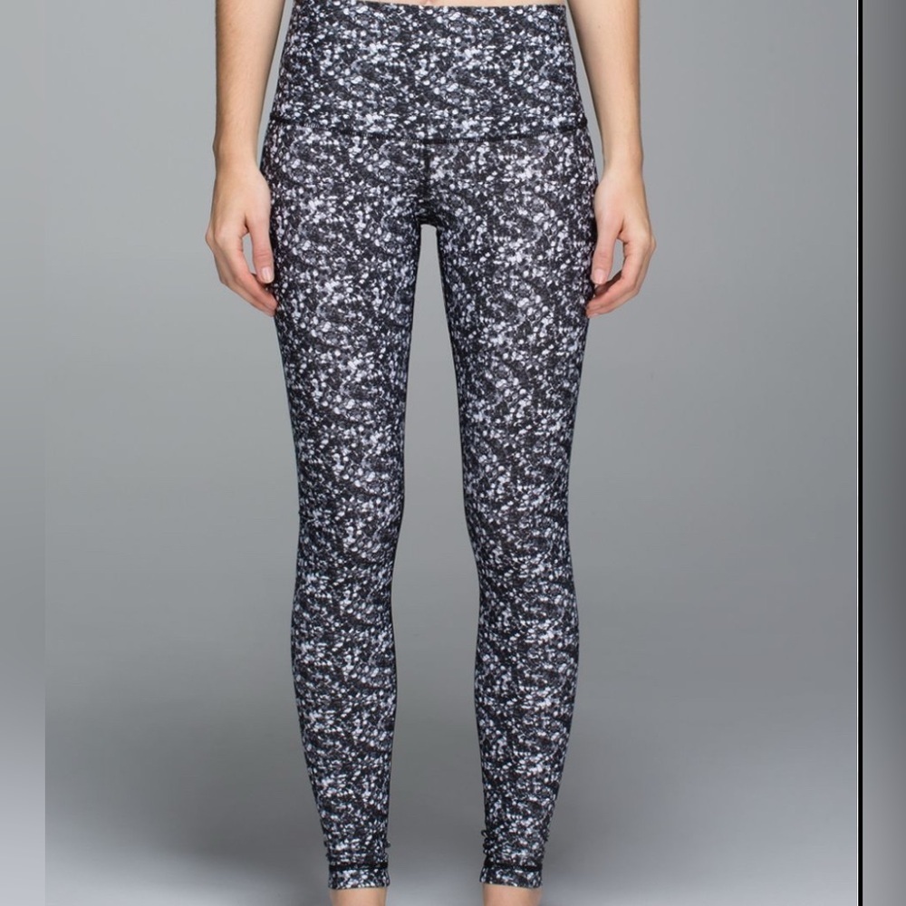 Lululemon Shine Tight Roll Down in Shimmy Shimmer Black White Women’s Size 6